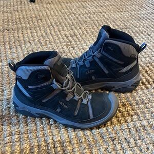 KEEN Men's Gray and Black Outdoor Boots Size 9.5